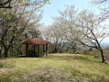 明星山山頂の東屋