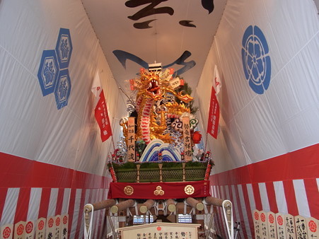 33 博多祇園山笠 千代流 舁き山 黄金のドラゴン 勢竜吉祥瑞(せいりゅうきっしょうのしるし)2012年 写真画像