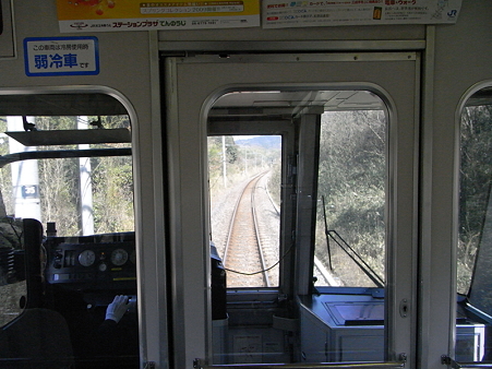 221系の車内(木津→加茂)3