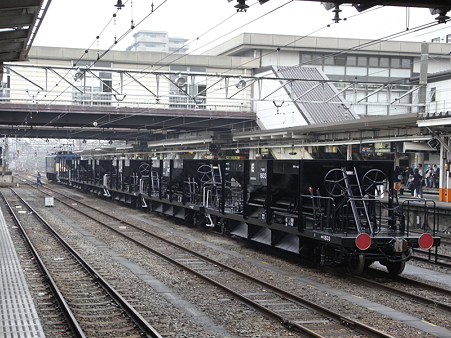 EF64とホキ(八王子駅)1