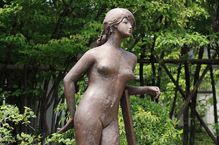 2011.07.02　横浜　ジョイナスの森彫刻公園　踊り子　ジャコモ・マンズー　1983