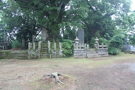 武将の墓