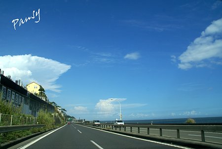青い空と・・雲と・・路と・・