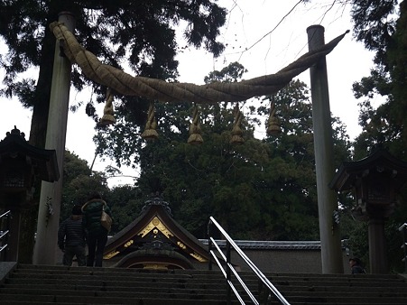 拝殿前