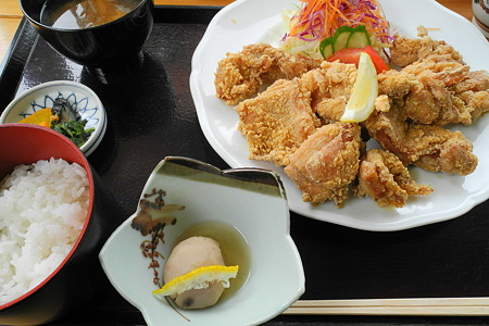 唐揚げ定食(道の駅・吉野路大淀iセンター【奈良】)・1
