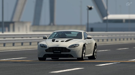 アストンマーティン V12 バンテージ '10 テスト (1)